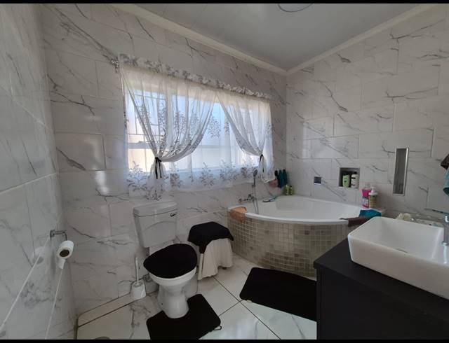 3 BEDROOM HOUSE FOR SALE IN GOLF PARK